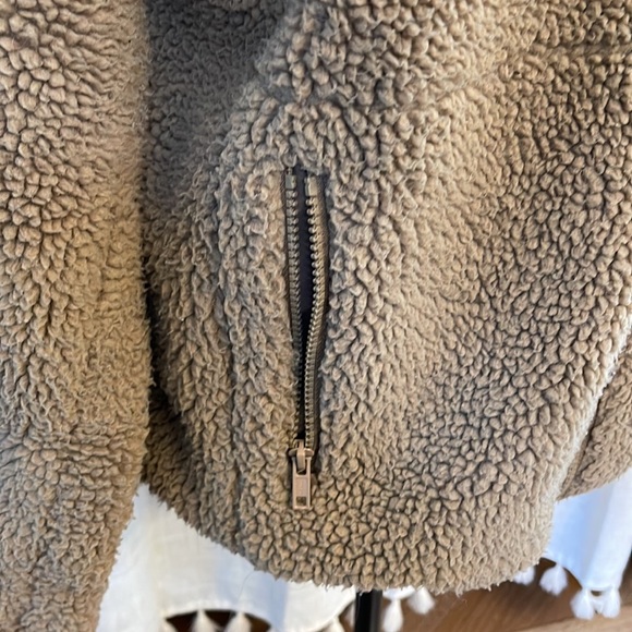 Brandy Melville / John Galt funnel neck teddy coat - Picture 3 of 7